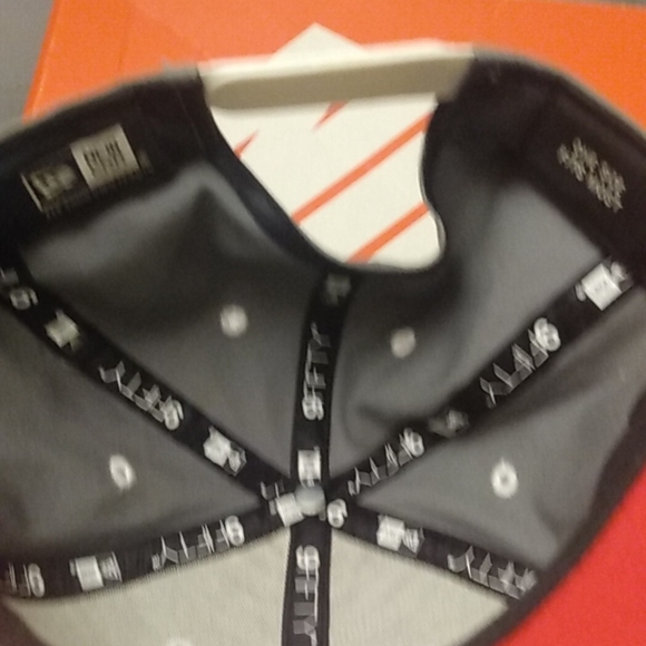 Bulldogs College Football Snap Back - Picture 5 of 7